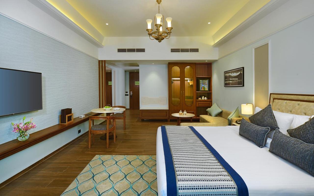 Gift City Club, A Member Of Radisson Individuals Gandhinagar Exterior foto