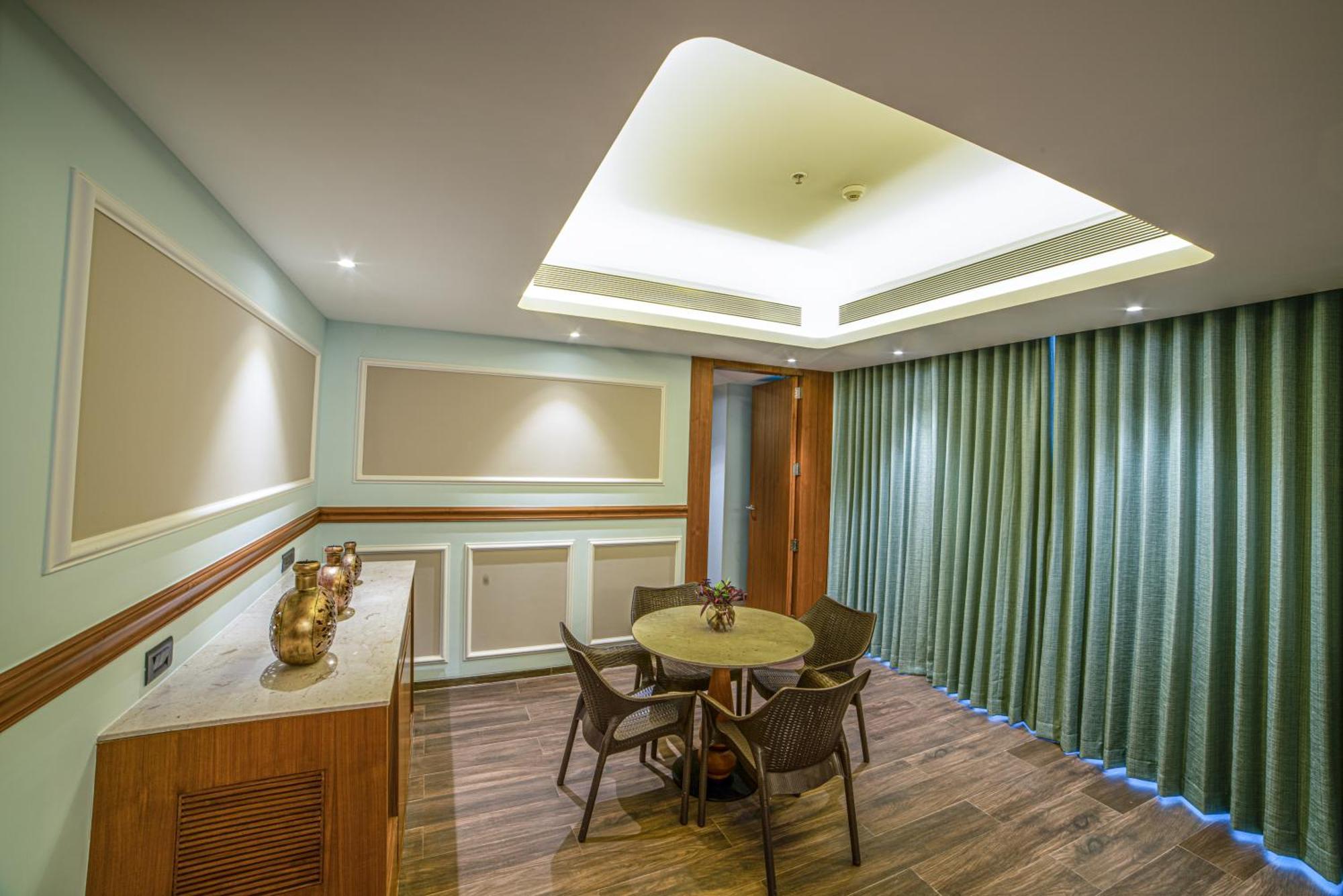 Gift City Club, A Member Of Radisson Individuals Gandhinagar Exterior foto