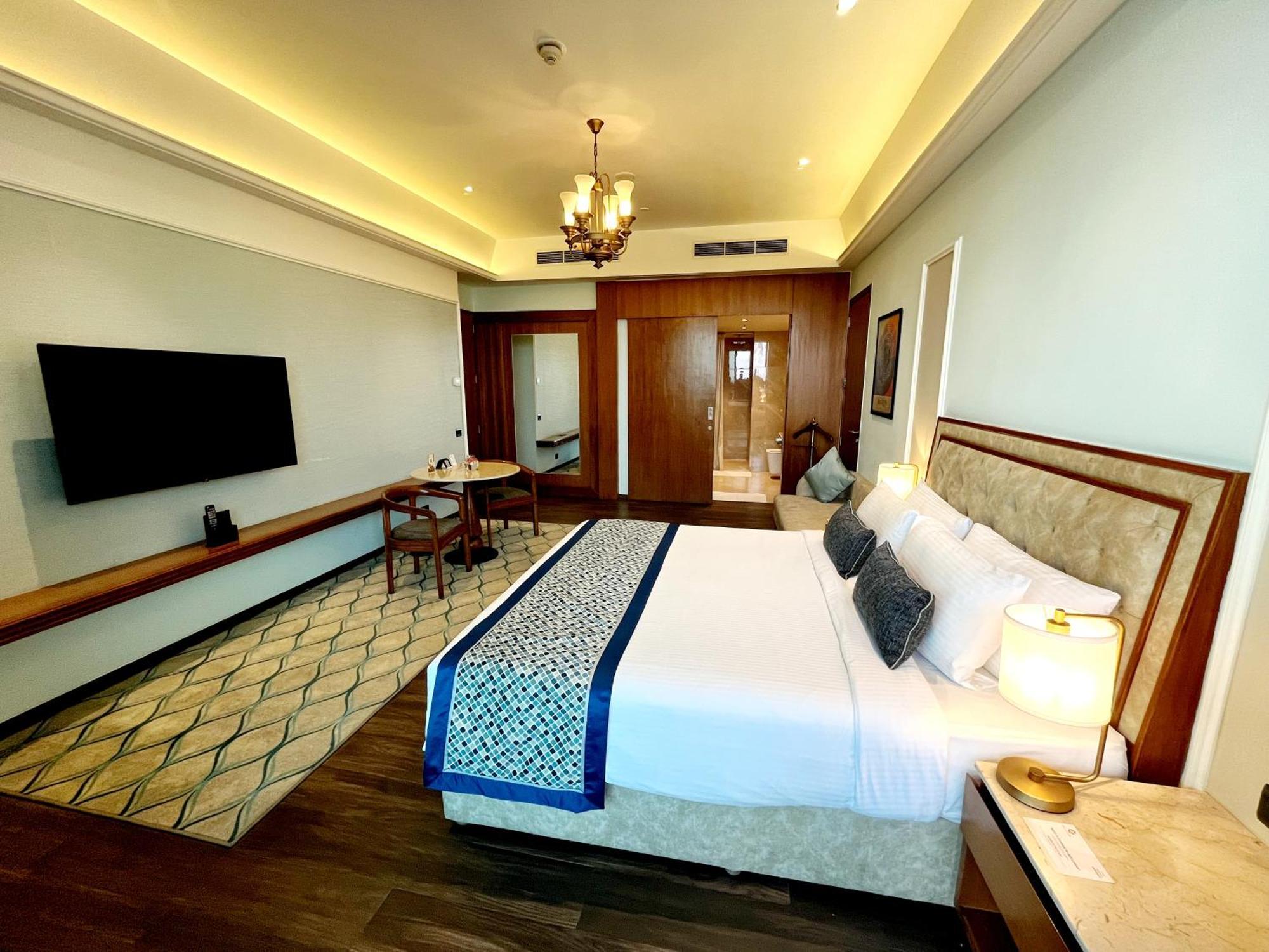Gift City Club, A Member Of Radisson Individuals Gandhinagar Exterior foto