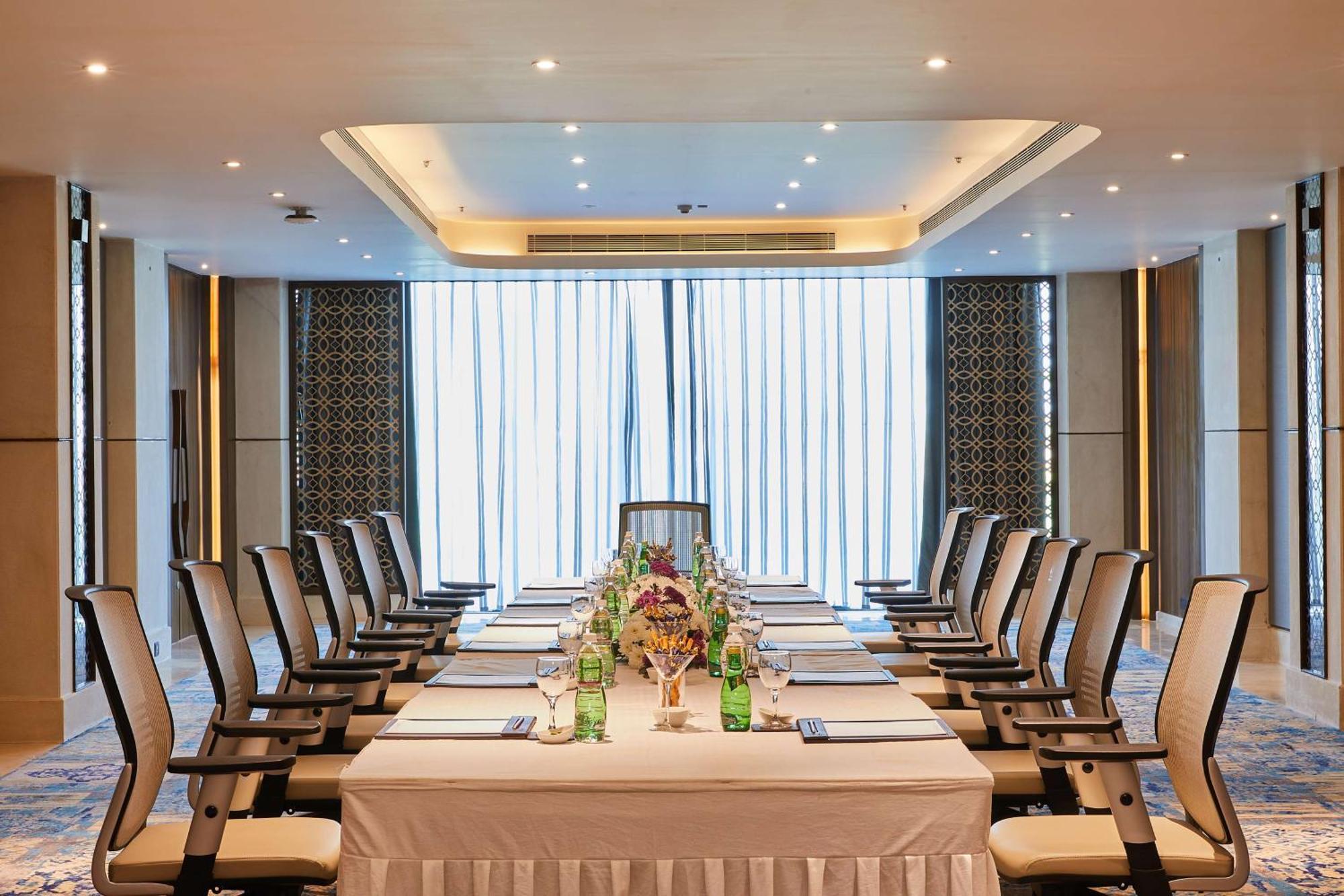 Gift City Club, A Member Of Radisson Individuals Gandhinagar Exterior foto