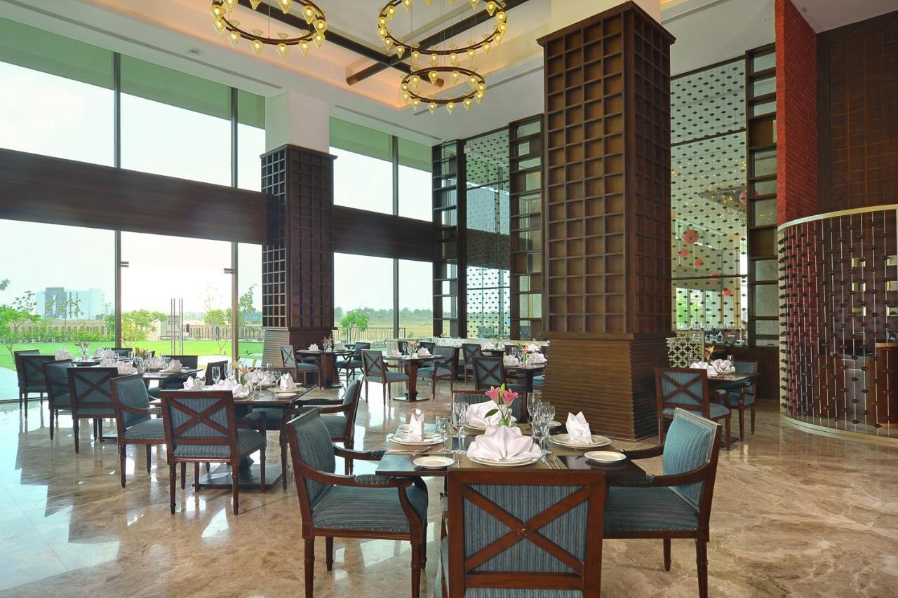 Gift City Club, A Member Of Radisson Individuals Gandhinagar Exterior foto