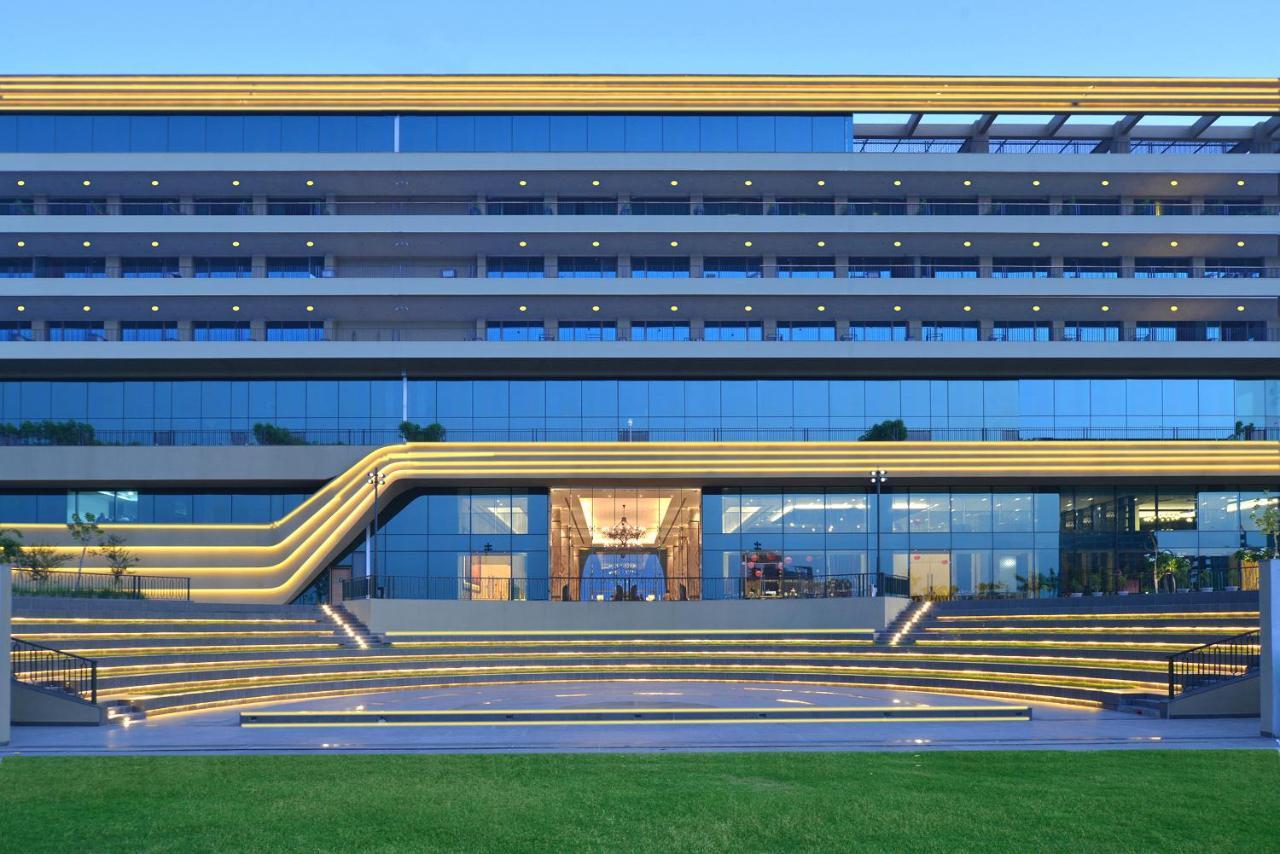 Gift City Club, A Member Of Radisson Individuals Gandhinagar Exterior foto